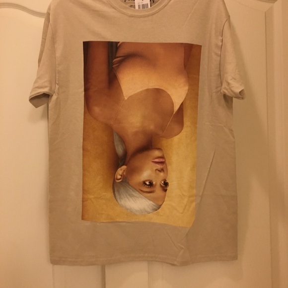 BRAND NEW Ariana Grande Sweetener tee - Picture 3 of 4